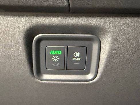 Certified 2025 Porsche Cayenne S image 34