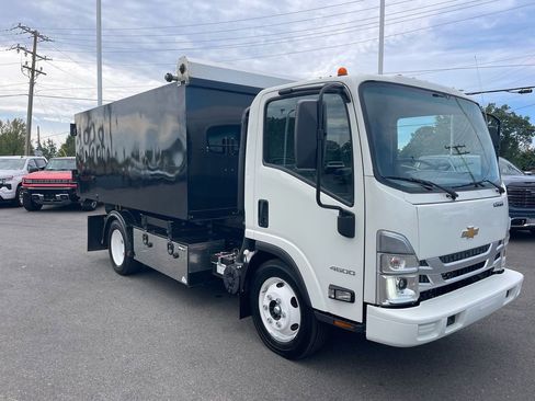 Used 2024 Chevrolet Low Cab Forward RWD image 7