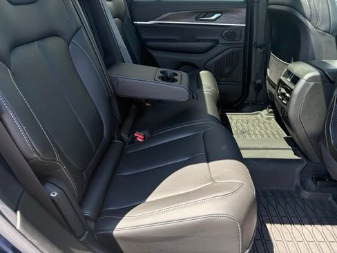 New 2026 Jeep Grand Cherokee Limited w/ Limited Altitude Package AWD/4WD image 18