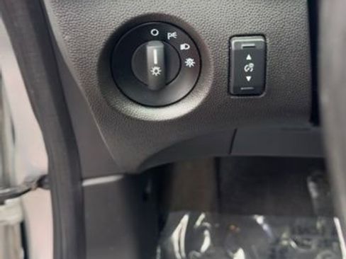 Used 2015 Ford Fiesta SE image 11