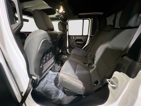 Used 2022 Jeep Gladiator Rubicon image 16