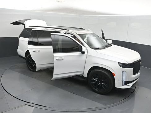Used 2021 Cadillac Escalade Sport w/ LPO, Illumination Package AWD/4WD image 63