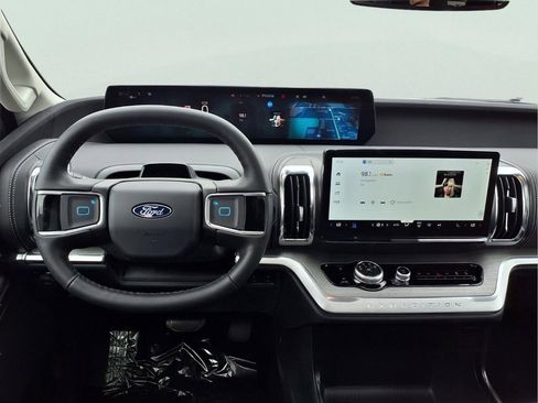 New 2026 Ford Expedition Platinum w/ Driver's Package AWD/4WD image 4