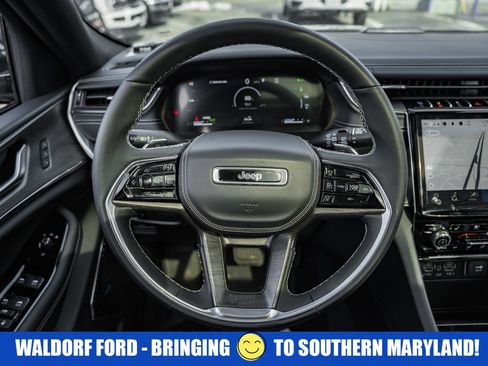 Used 2023 Jeep Grand Cherokee Overland image 34