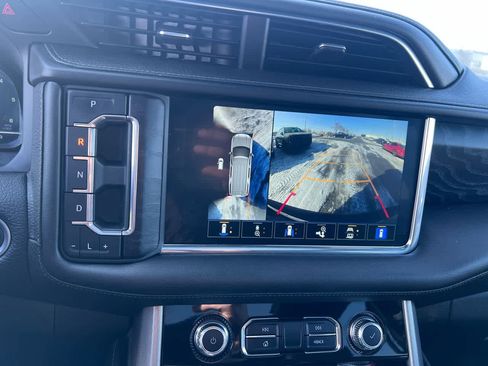 Used 2022 GMC Yukon XL Denali AWD/4WD image 17