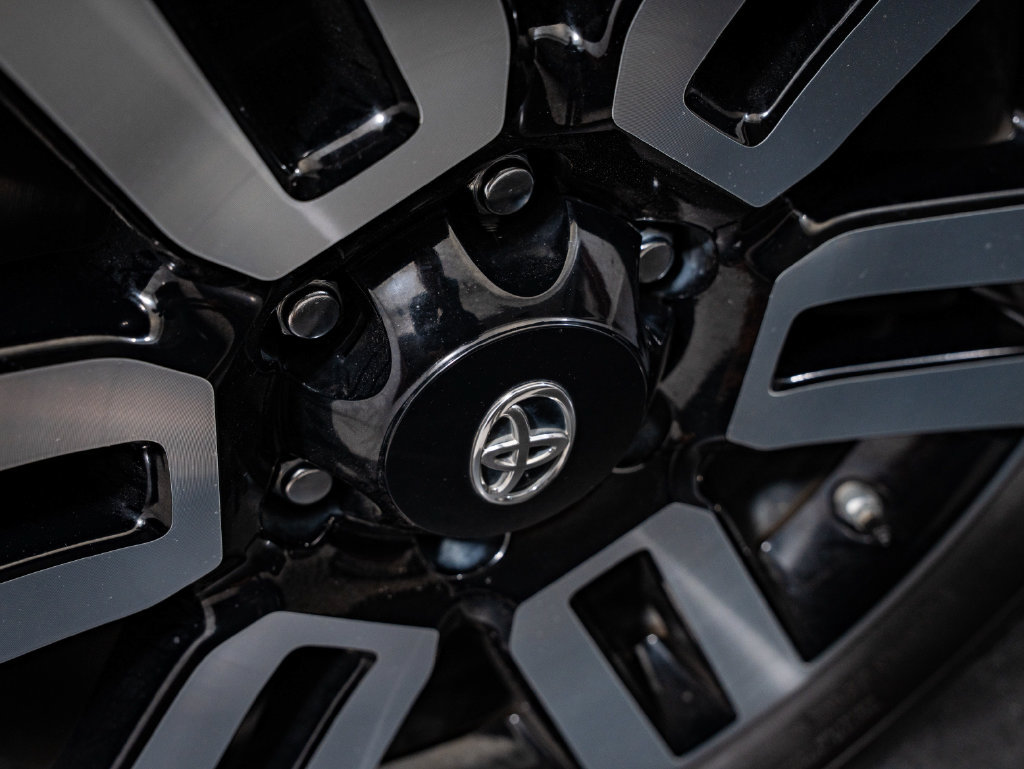 Used 2019 Toyota 4Runner Limited AWD/4WD image 8