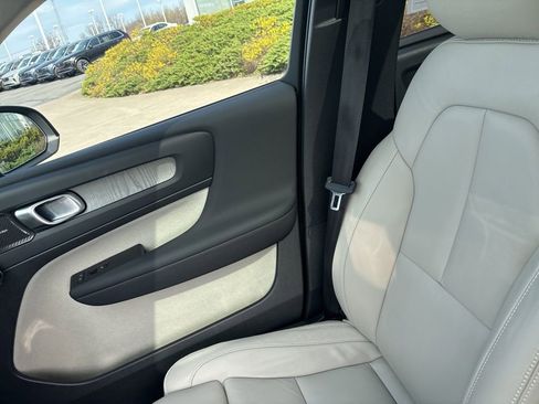 Certified 2023 Volvo XC40 B5 Ultimate AWD/4WD image 34