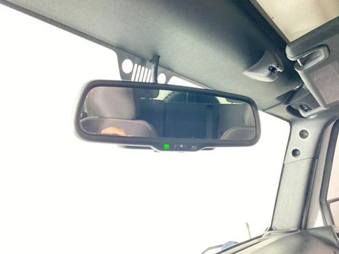 Used 2015 Jeep Wrangler Unlimited Sahara w/ Connectivity Group image 21