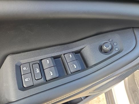 New 2025 Jeep Grand Cherokee L Laredo image 16