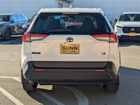 Used 2022 Toyota RAV4 LE image 5