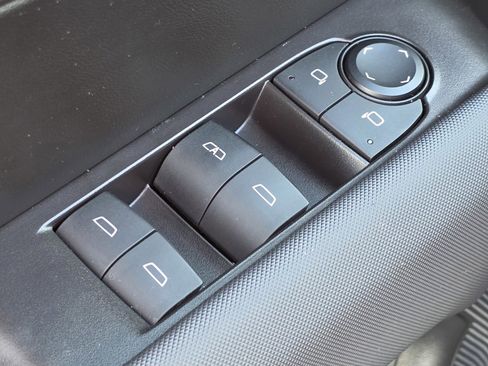 Used 2024 Chevrolet Colorado Z71 w/ Z71 Convenience Package 2 image 21