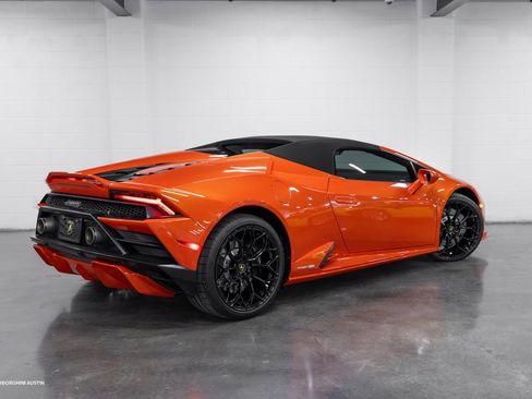 Used 2021 Lamborghini Huracan EVO image 15