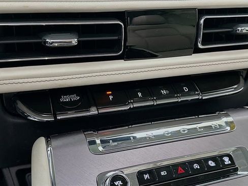 Used 2025 Lincoln Aviator AWD image 17