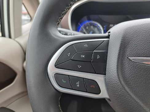 Used 2023 Chrysler Voyager LX image 15