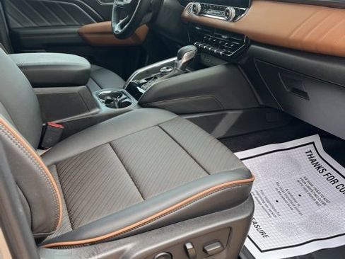 Used 2025 GMC Canyon AT4 w/ Off-Road Front Bumper Package image 11