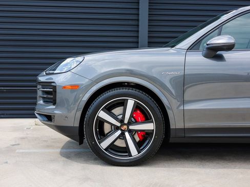 New 2026 Porsche Cayenne S image 11