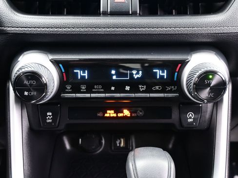 Used 2025 Toyota RAV4 XLE AWD/4WD image 20