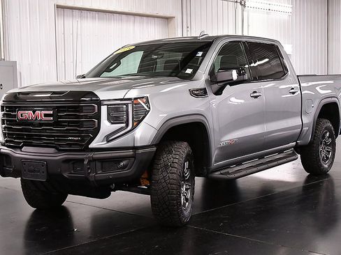 Used 2025 GMC Sierra 1500 AT4X image 3