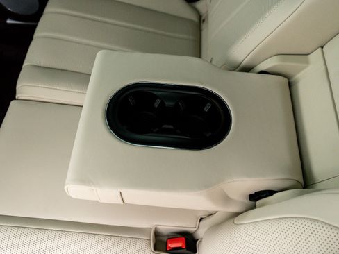 Certified 2023 Bentley Bentayga Extended Wheelbase image 26