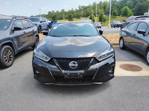 Used 2023 Nissan Maxima SR w/ Sport Mat Group FWD image 2