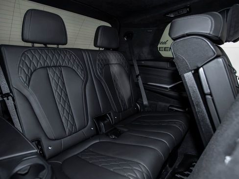 Used 2025 BMW X7 xDrive40i w/ M Sport Package image 22