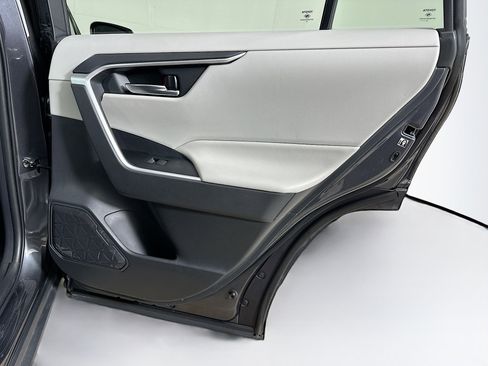 Used 2020 Toyota RAV4 XLE image 28