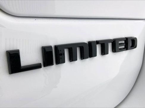 New 2025 Jeep Grand Cherokee Limited w/ Black Appearance Package image 22