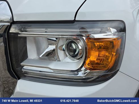 Used 2022 GMC Canyon Denali image 30