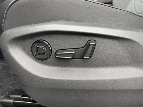 New 2026 Volkswagen Tiguan SE image 11