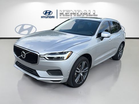 Used 2019 Volvo XC60 T5 Momentum w/ Premium Package FWD image 3