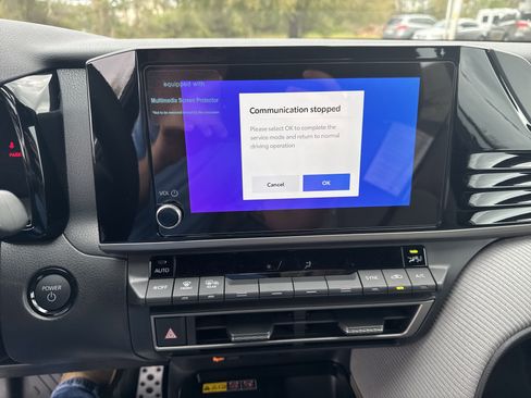 New 2025 Toyota Camry SE w/ Convenience Package FWD image 18