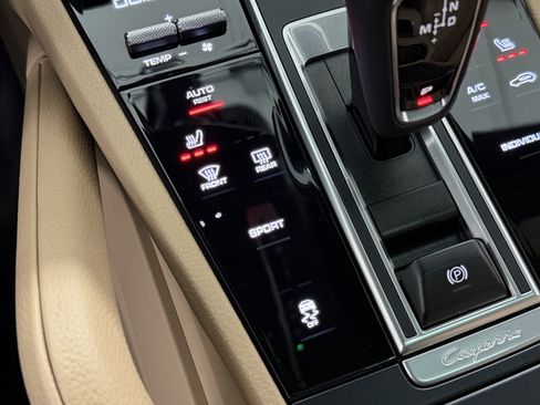 Certified 2023 Porsche Cayenne Platinum Edition image 38