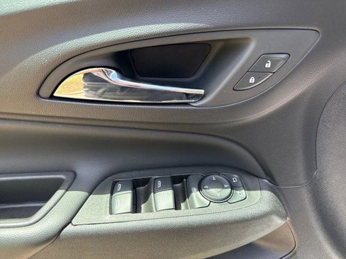 Used 2024 Chevrolet Equinox LT FWD image 18