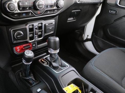 Used 2023 Jeep Wrangler Unlimited Rubicon 4xe w/ Cold Weather Group AWD/4WD image 26