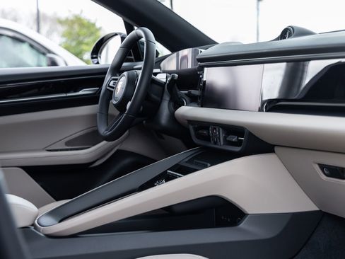 New 2026 Porsche Macan Electric image 49