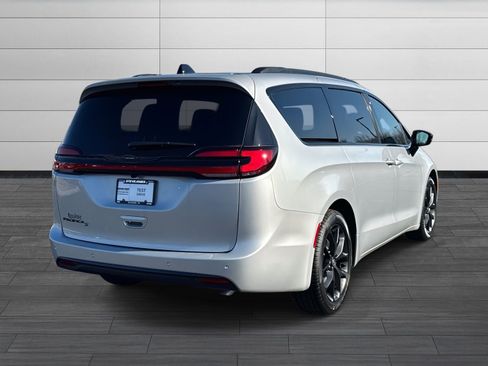 New 2026 Chrysler Pacifica Select w/ S Appearance Package FWD image 3