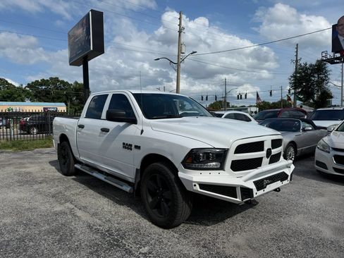 Used 2018 RAM 1500 Express w/ Express Value Package AWD/4WD image 3