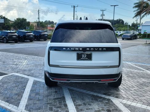 Certified 2025 Land Rover Range Rover Long Wheelbase SE AWD/4WD image 4