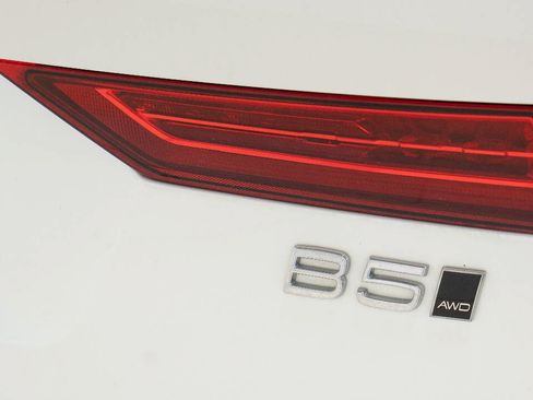 Used 2023 Volvo XC60 B5 Plus AWD/4WD image 15