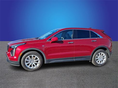 Used 2019 Cadillac XT4 Luxury w/ Cold Weather Package image 7