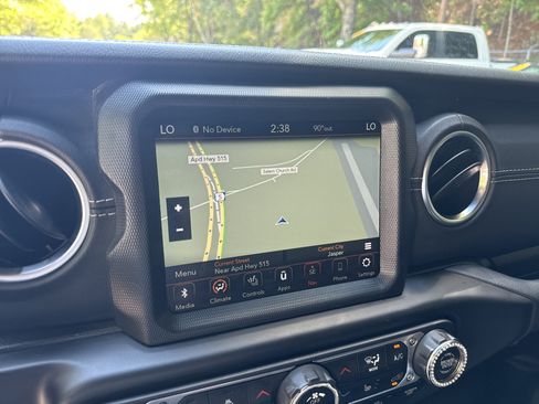 Used 2022 Jeep Wrangler Unlimited Sahara w/ LED Lighting Group AWD/4WD image 26