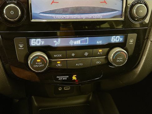 Used 2019 Nissan Rogue SV AWD/4WD image 24