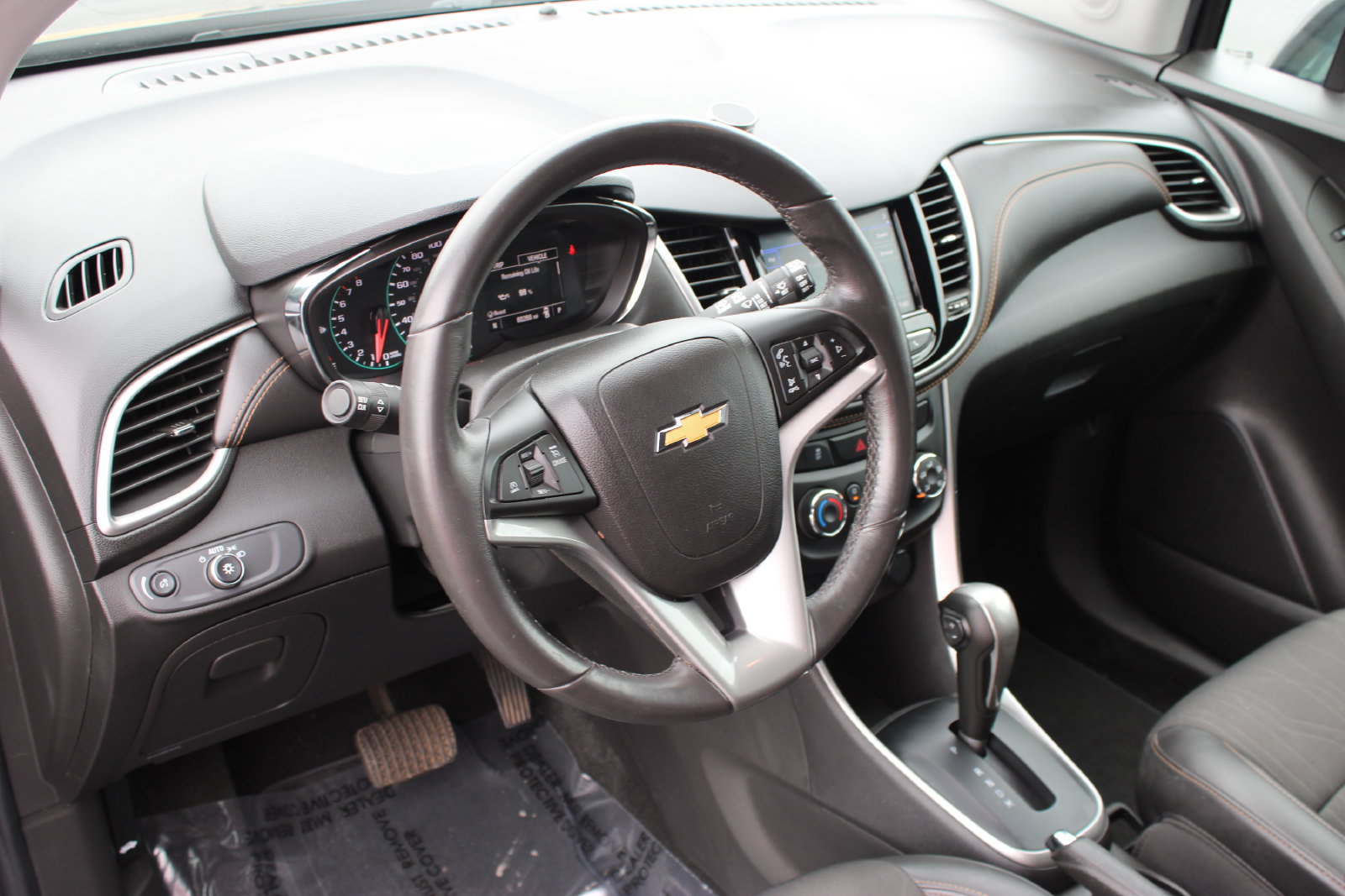 Used 2022 Chevrolet Trax LT w/ Midnight Edition AWD/4WD image 10