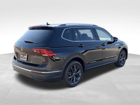 Used 2023 Volkswagen Tiguan SE w/ Panoramic Sunroof Package FWD image 8