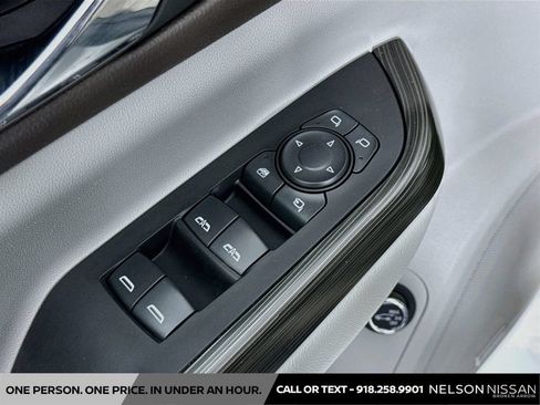 Used 2023 GMC Acadia SLT w/ Preferred Package FWD image 18