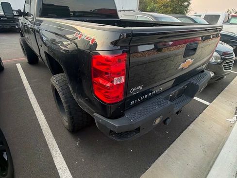 Used 2017 Chevrolet Silverado 1500 LT w/ All Star Edition AWD/4WD image 4