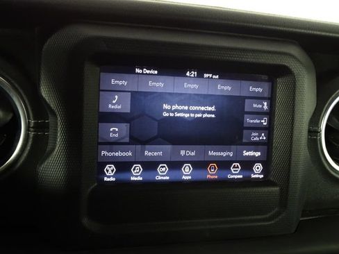 Used 2018 Jeep Wrangler Unlimited Sahara w/ Safety Group AWD/4WD image 30