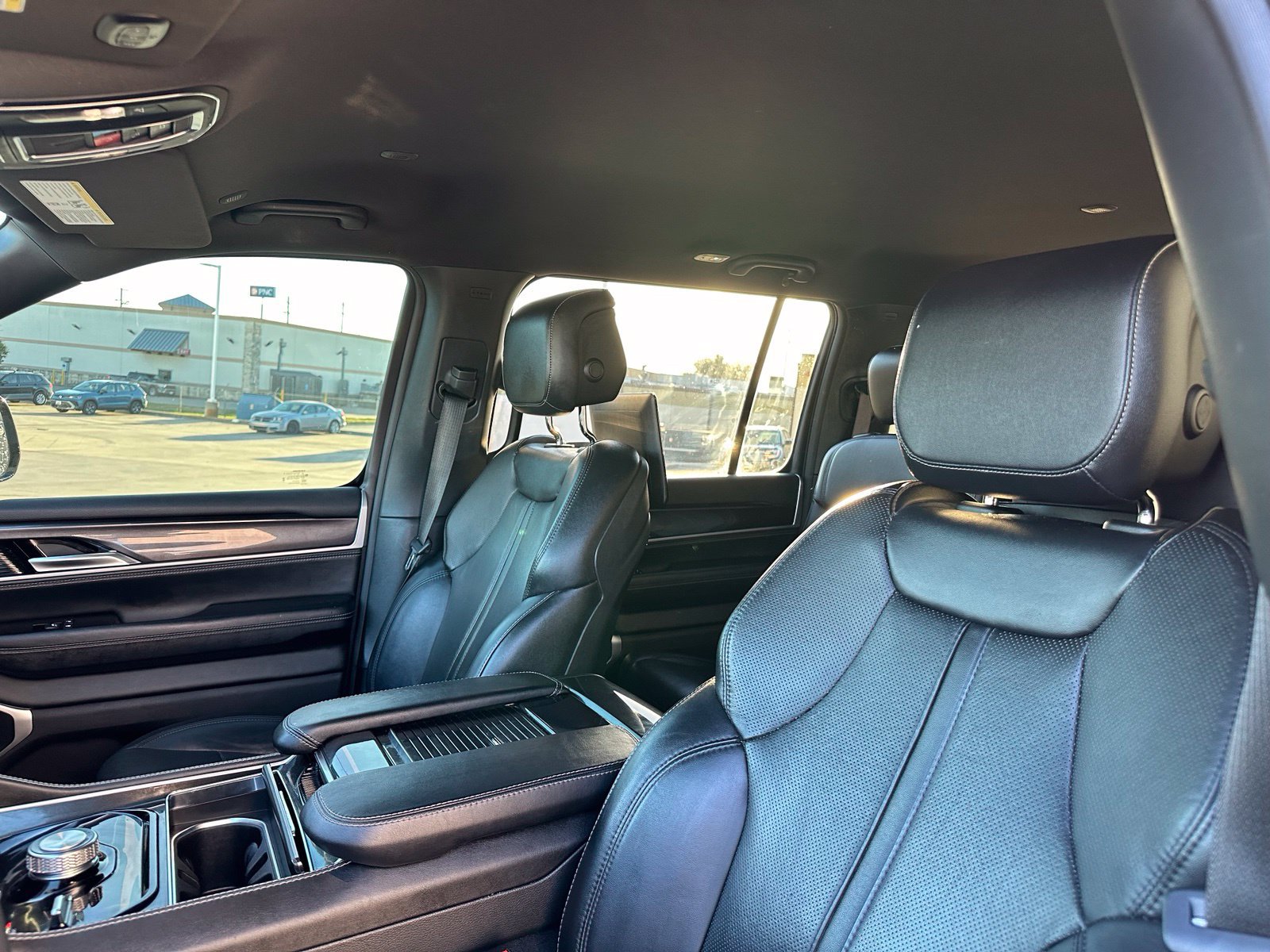 Used 2024 Jeep Wagoneer L 4WD w/ Rear Seat Video Group 1 image 14
