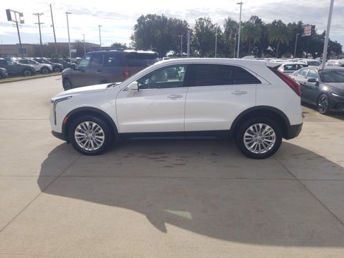 Used 2024 Cadillac XT4 Luxury w/ Cold Weather Package image 4