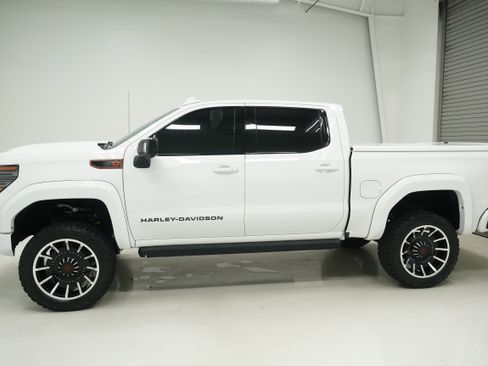 Used 2024 GMC Sierra 1500 AT4 w/ Technology Package AWD/4WD image 6